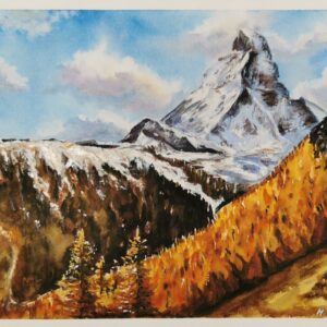 Aquarell einer alpinen Berglandschaft mit goldfarbenem Herbstwald und schneebedecktem Gipfel unter blauem Himmel.c