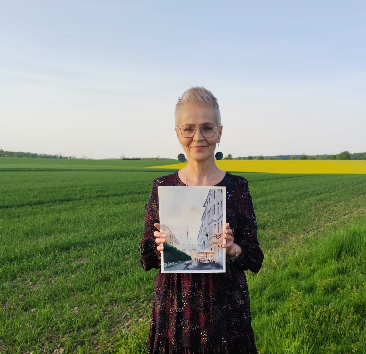 Aquarellbild präsentiert von Künstlerin Monika Bargieł im Rapsfeld.